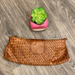 🌻NWOT Chocolate Blu Clutch🌻